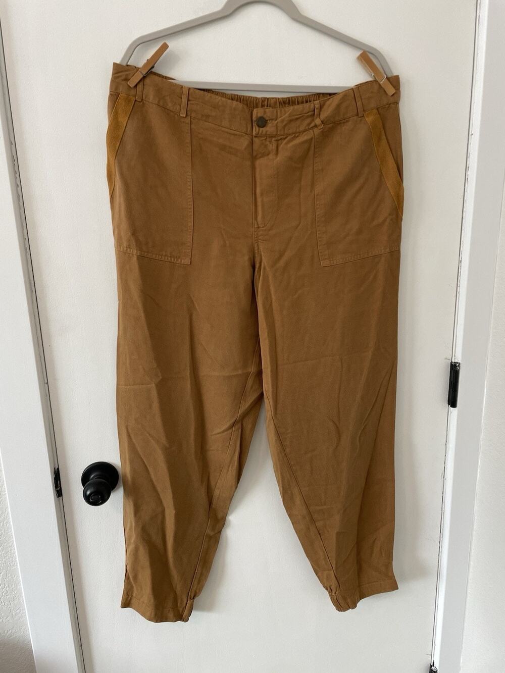 AnyBody Regular Sandwashed Twill Pants with Pockets Honey Large A619754. J12